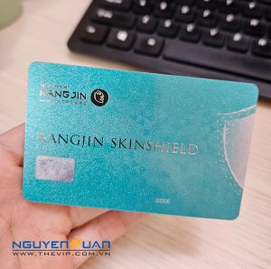 In thẻ nhựa ép kim Nguyên Tuấn