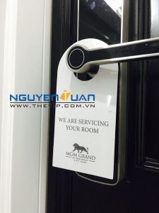 In tag treo, thẻ bài treo phòng, treo cửa