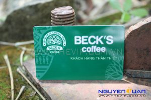 in thẻ nhựa beck coffee