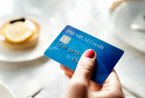 In thẻ nhựa có gắn chip