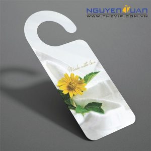 Thẻ treo cửa phòng khách sạn