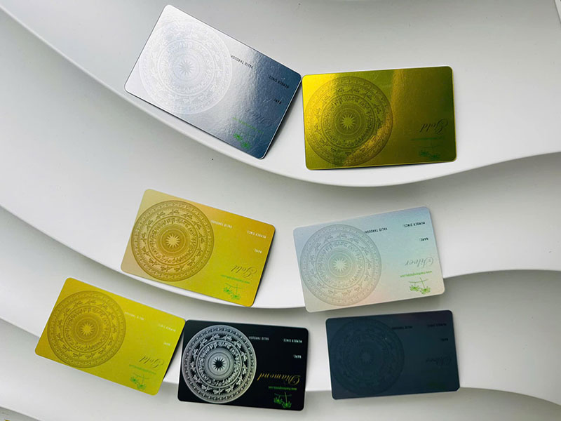 Thẻ kim loại