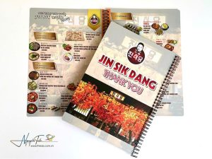 In menu nhựa – giải pháp bền đẹp, chuyên nghiệp cho quán ăn, cafe, nhà hàng