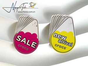 In thẻ nhựa treo (tag treo) theo yêu cầu