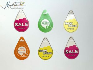 In thẻ nhựa treo (tag treo) theo yêu cầu