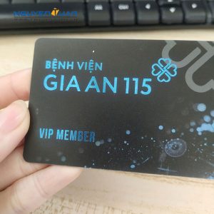 In thẻ nhựa ép kim