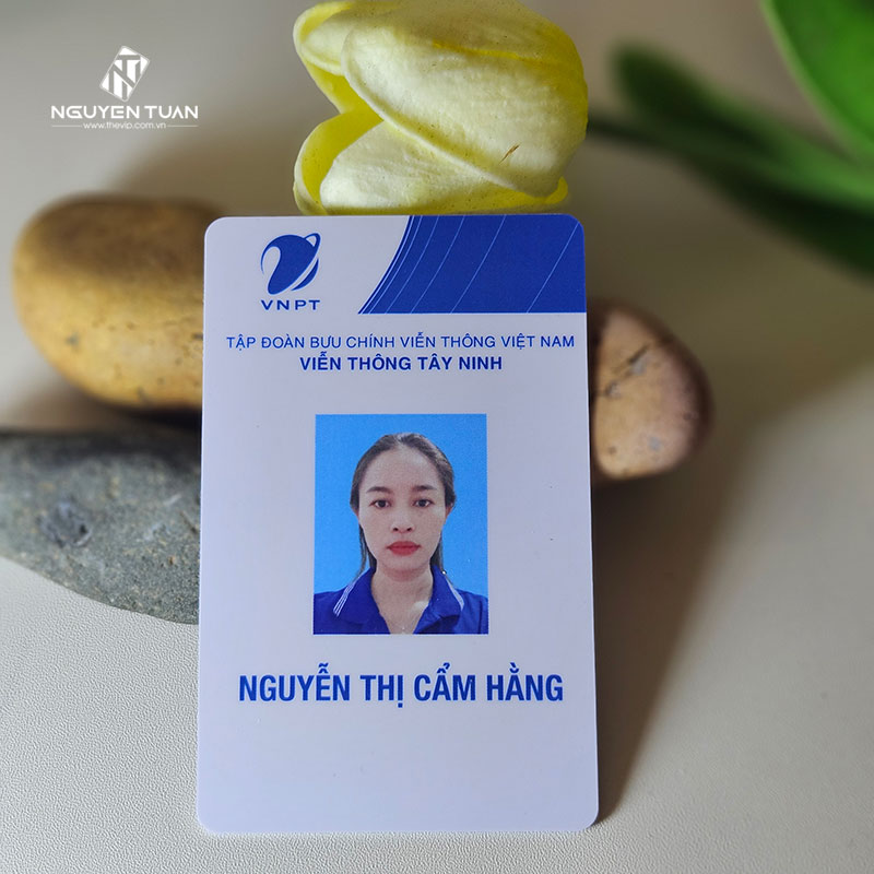 Mẫu thẻ nhân viên đa dạng công nghệ