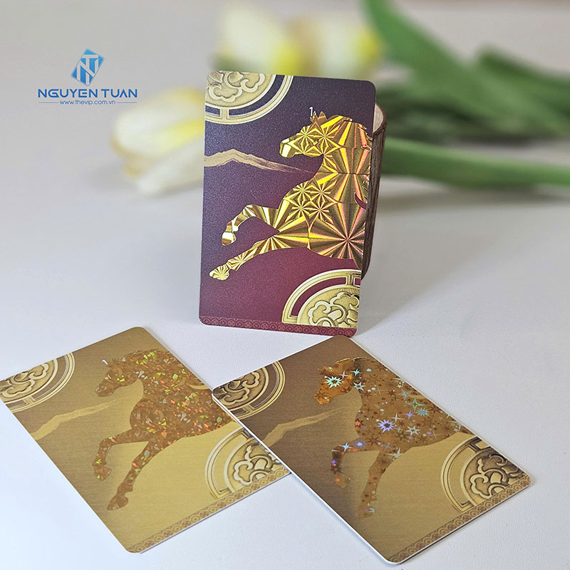 In thẻ nhựa ép kim tại Nguyên Tuấn