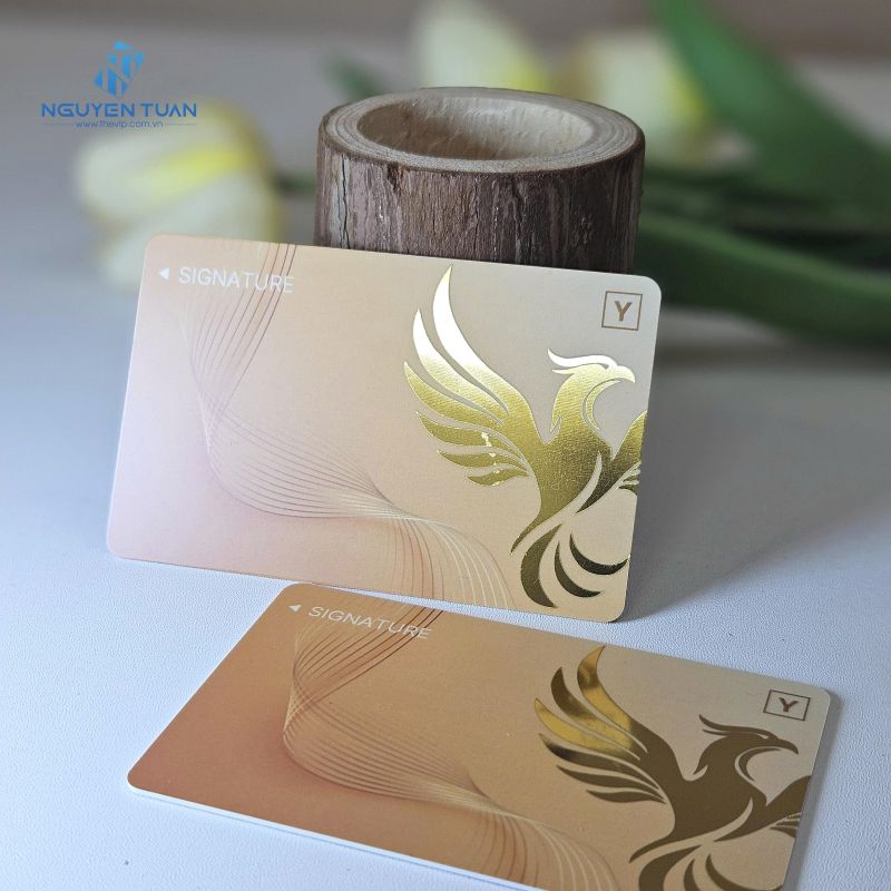 In thẻ nhựa ép kim tại Nguyên Tuấn