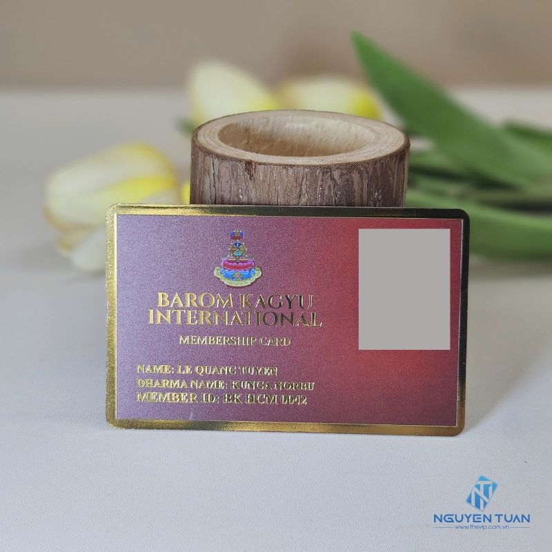 In thẻ nhựa ép kim tại Nguyên Tuấn
